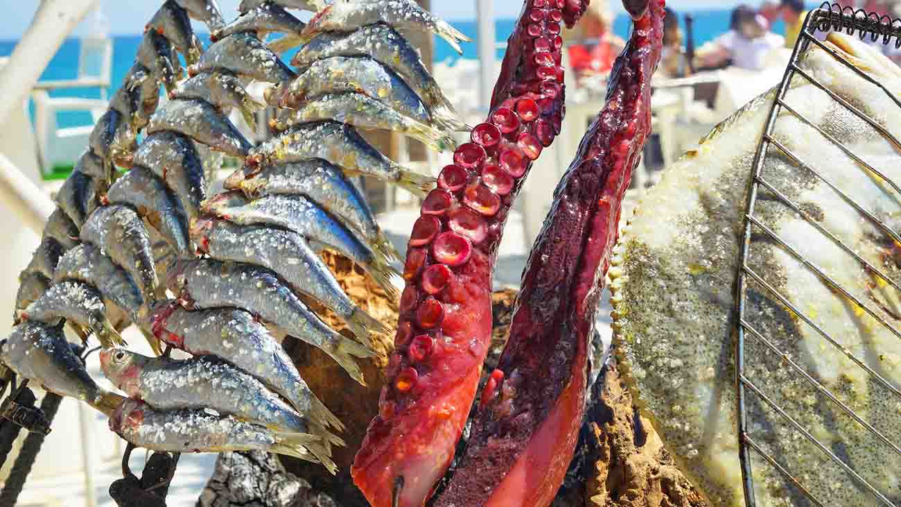 nueva temporada en Neptuno espetos de sardinas y pulpo