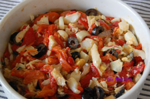 Ensalada de pimientos con bacalao y aceitunas negras para post Neptuno