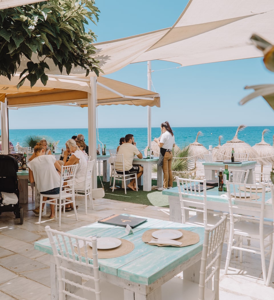 Imagen restaurante terraza al lado del mar